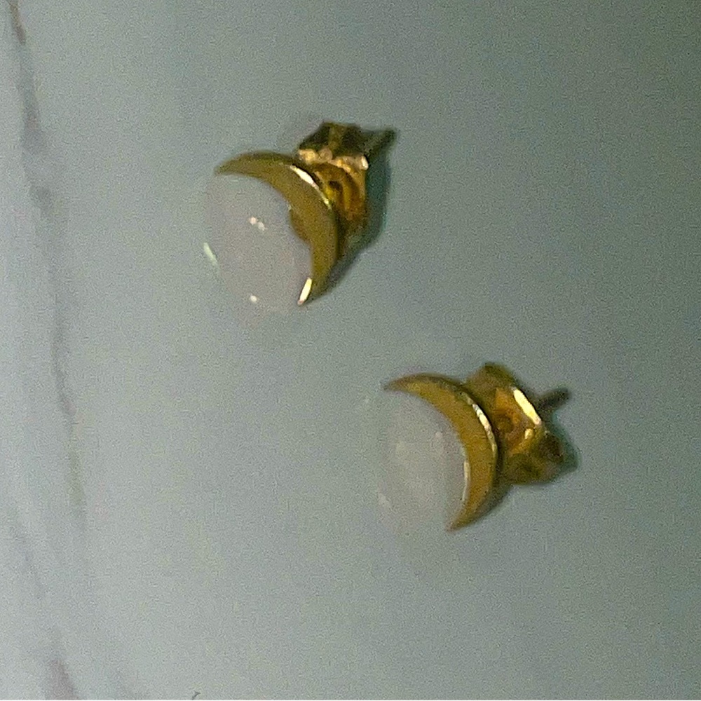 Gold moon stud earrings 🌙